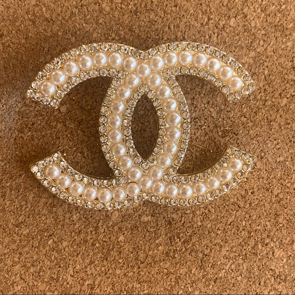 Elegant fashionable Rhinestone Pearl Brooch